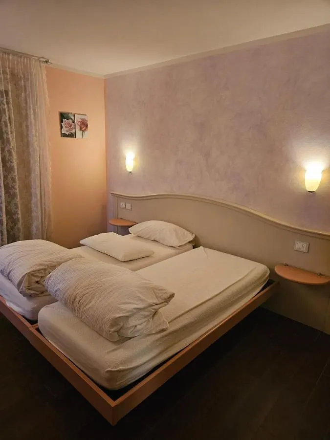 Nocleg ze śniadaniem Bed and Breakfast Via Fantoni 4 Castione della Presolana