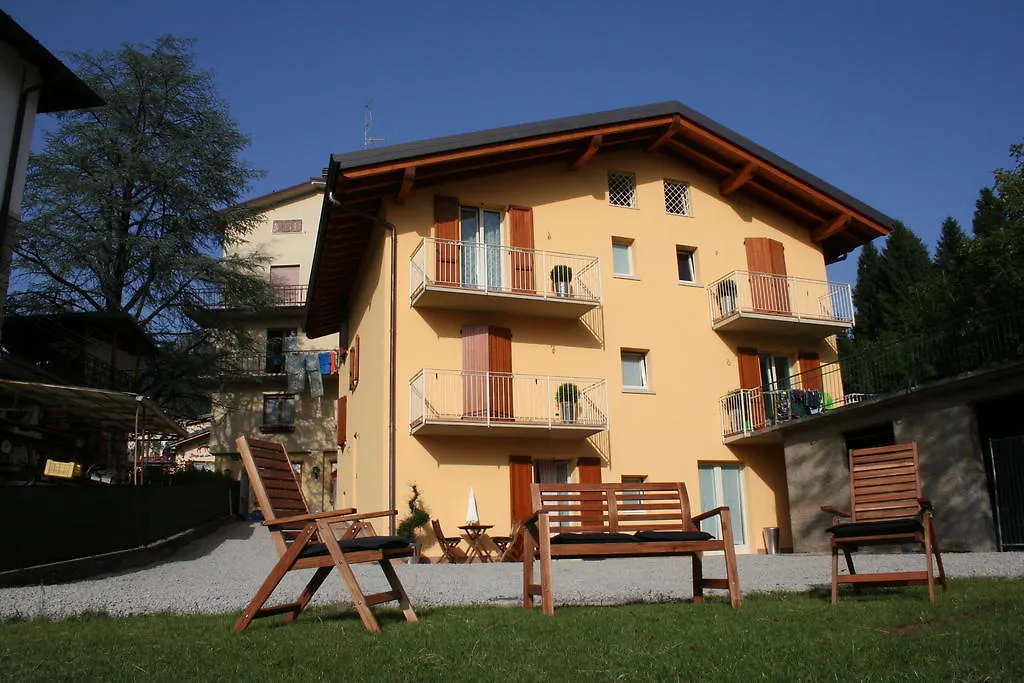 Nocleg ze śniadaniem Bed and Breakfast Via Fantoni 4 Castione della Presolana